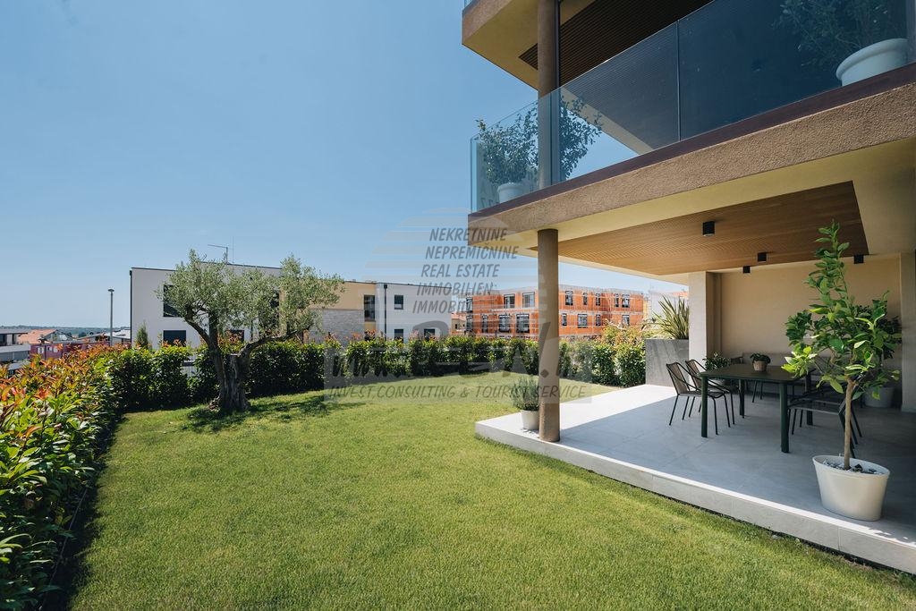 Exklusive Wohnung mit Garten in Novigrad 2