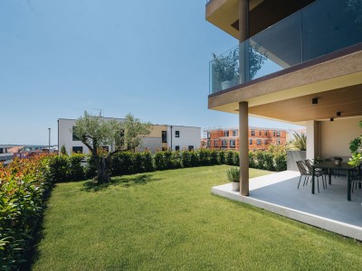 Exklusive Wohnung mit Garten in Novigrad 2