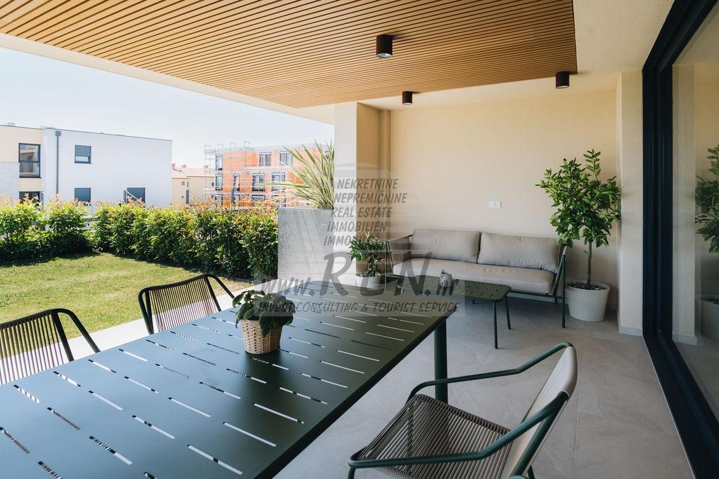 Exklusive Wohnung mit Garten in Novigrad 3