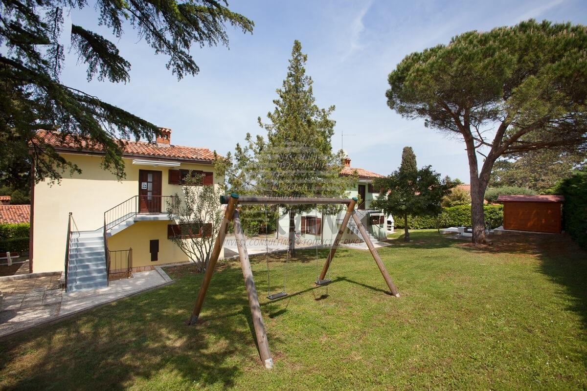 Kuća blizu mora s apartmanima za iznajmljivanje 4