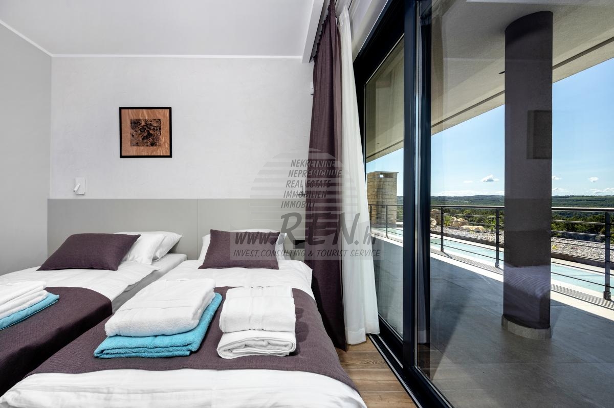 Luxury Villa with a unique view in Istria 38