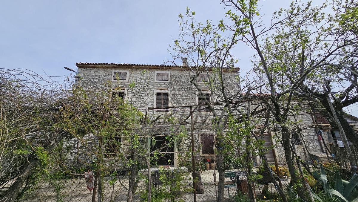 Freistehendes Steinhaus in begehrter Lage 6