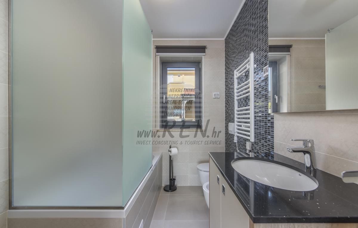 Luxury apartment in the vicinity of Umag, first row to the sea 5