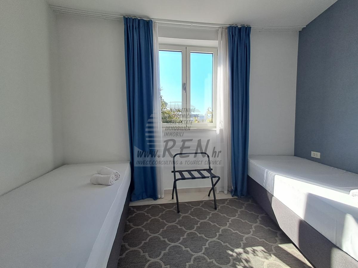 Penthouse in the first row to the sea 15
