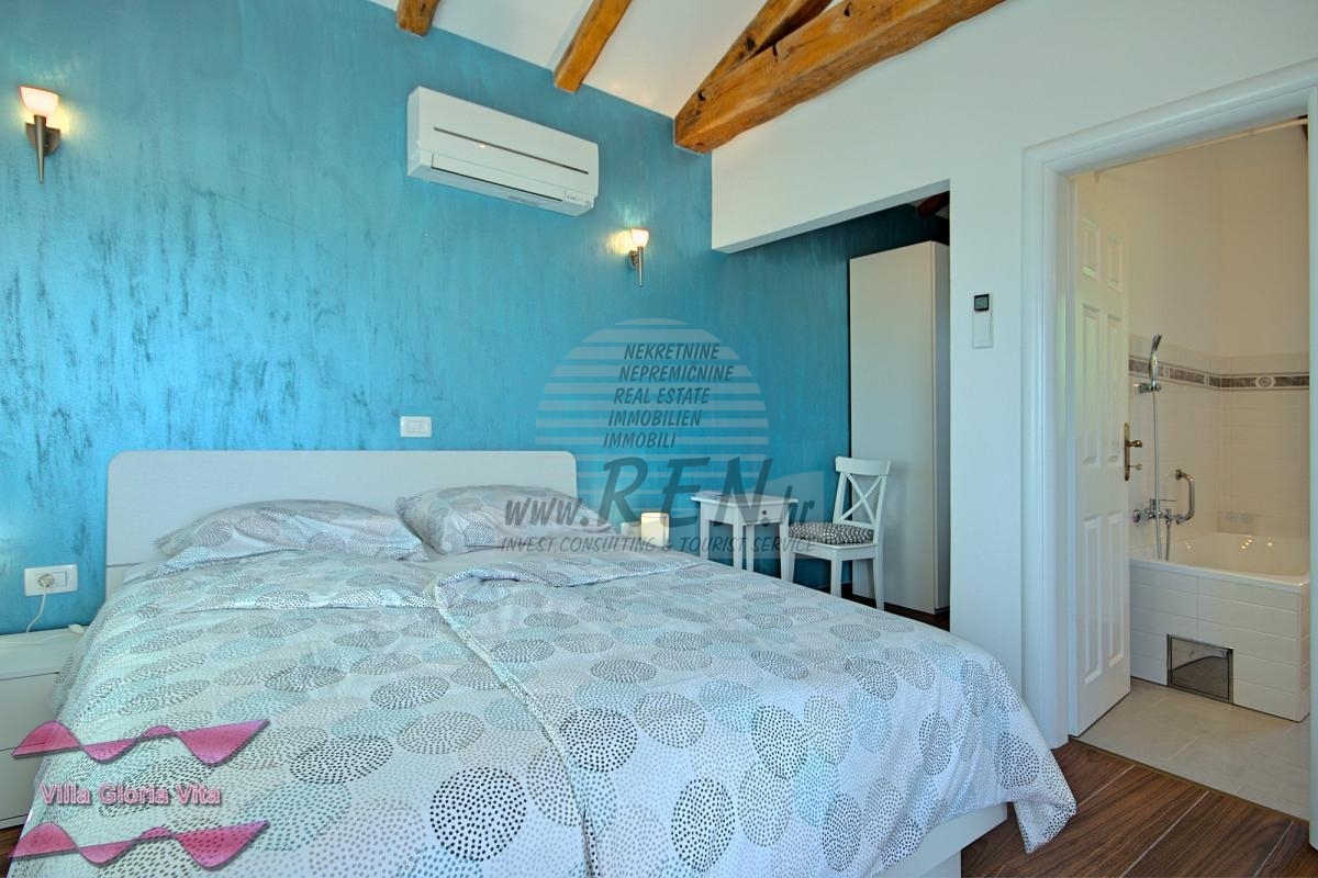 House with swimming pool near Brtonigla 21