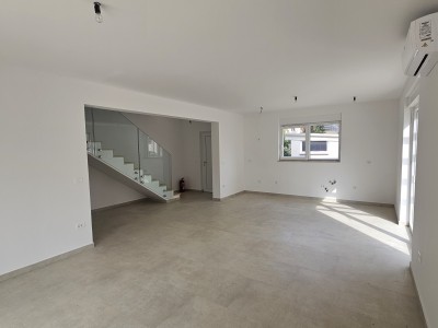 Doppelhaushälfte mit Pool in Strandnähe in Novigrad 3