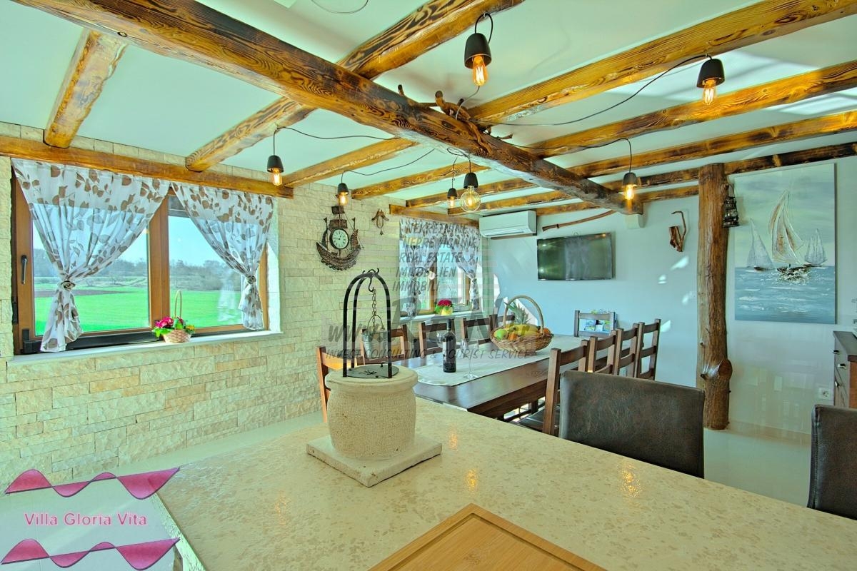 House with swimming pool near Brtonigla 24