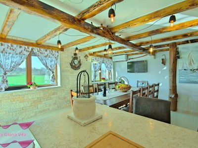 House with swimming pool near Brtonigla 24
