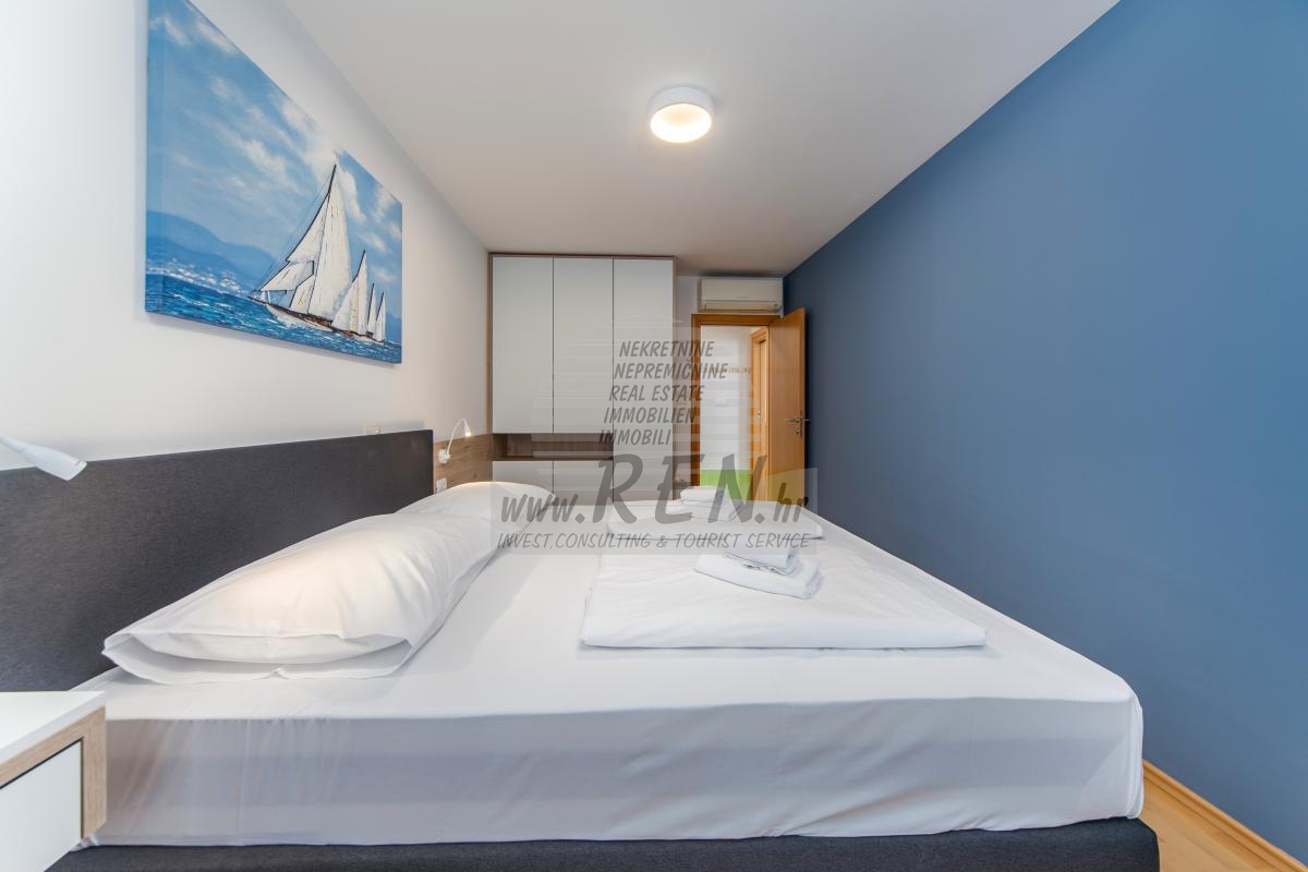 Apartment in Umag right next to the beach 2