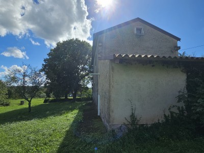 Pristna Istrska Stancija z Dvema Kamnitima Hišama in Pogledom na Naravo – Blizu Grožnjana 7