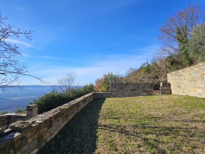 Steinruine mit Atemberaubendem Blick auf Motovun 6