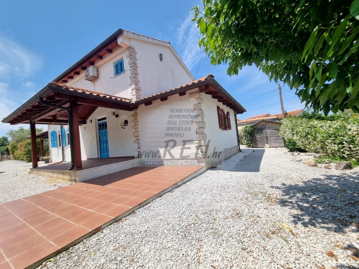 Haus mit Schwimmbad 8