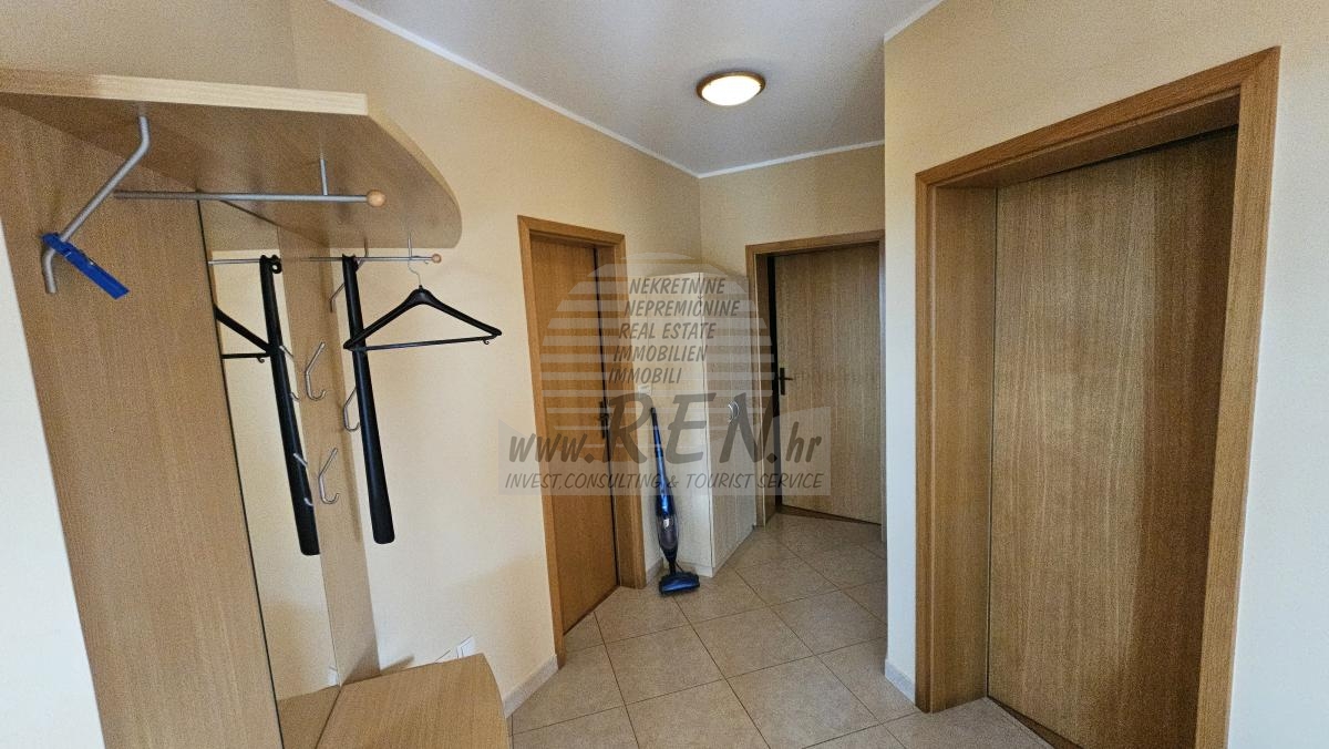 Samostojeća prizemnica s uređenim vrtom blizu mora 15