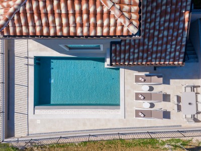 House with swimming pool near Buje 8