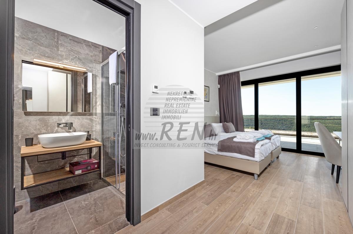 Luxury Villa with a unique view in Istria 31