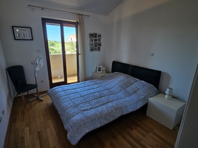 Obiteljski dom s vrtom i pogledom na more – Novigrad 9