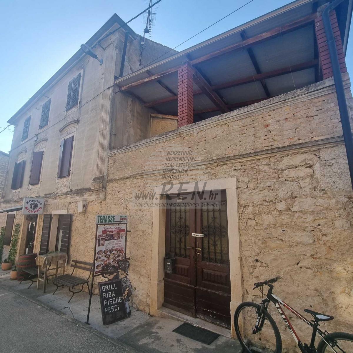 Casa con locale commerciale a Brtonigla 1
