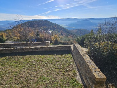 Steinruine mit Atemberaubendem Blick auf Motovun 2