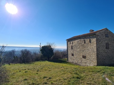 OLD ISTRIAN HOUSE WITH A UNIQUE POSITION AND SEA VIEW 6