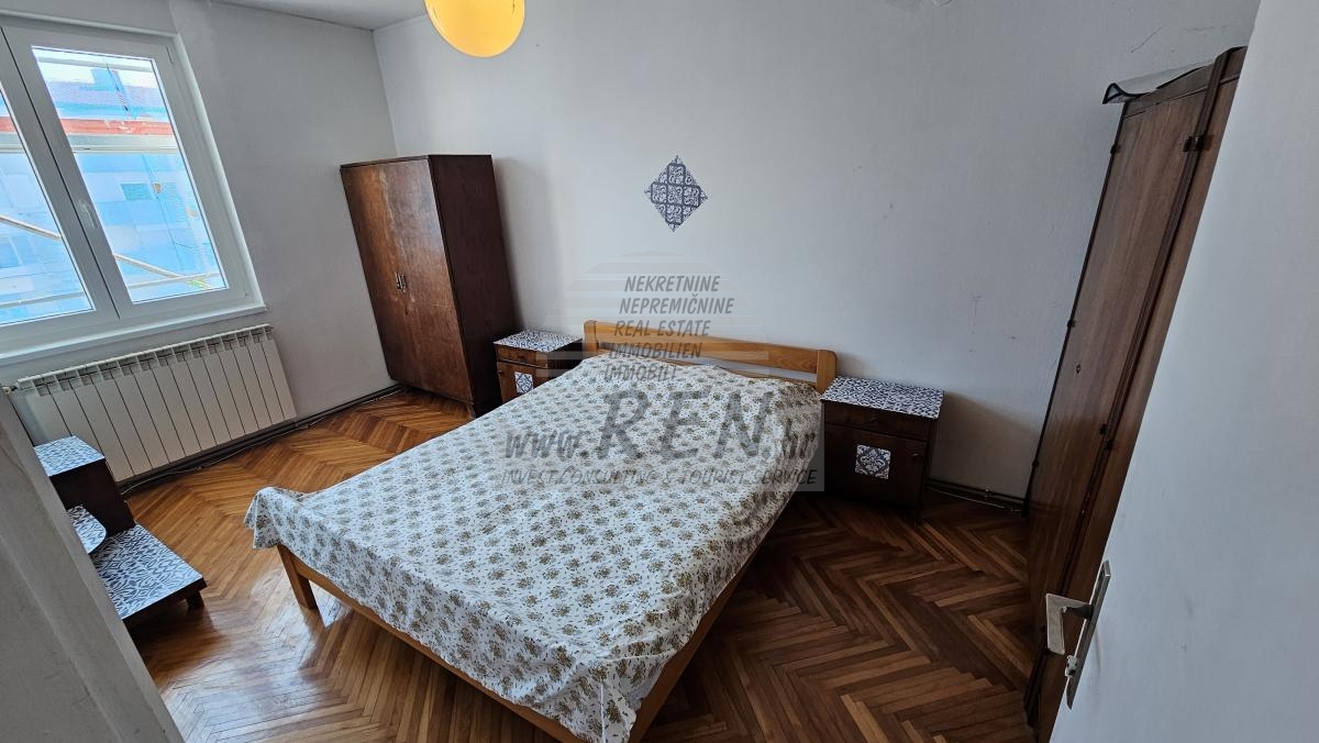 Stan u centru Umaga s terasom prema moru – 2 spavaće sobe 10