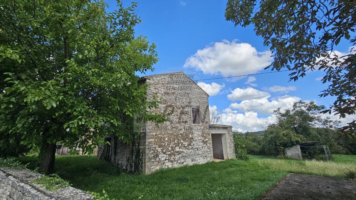 Pristna Istrska Stancija z Dvema Kamnitima Hišama in Pogledom na Naravo – Blizu Grožnjana 2