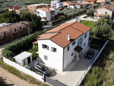 House with swimming pool in Novigrad 32