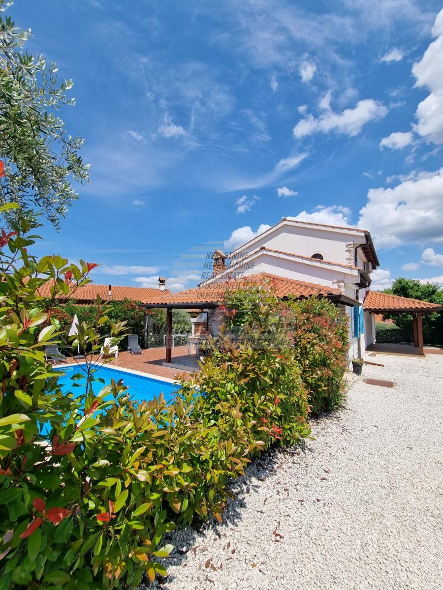 Haus mit Schwimmbad 4