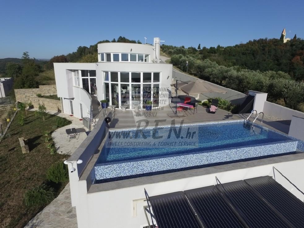 Vila v okolici Buja 5