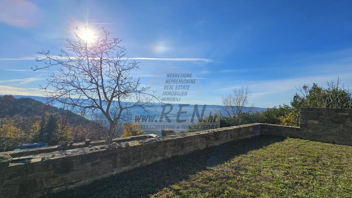Steinruine mit Atemberaubendem Blick auf Motovun 7