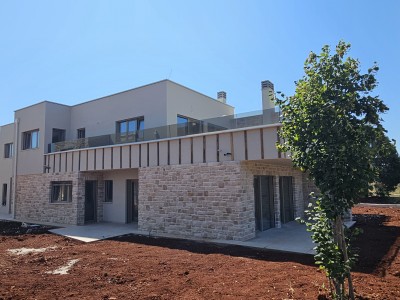 Erdgeschosswohnung in der Nähe des Strandes und des Zentrums von Umag - in Gebäude 2