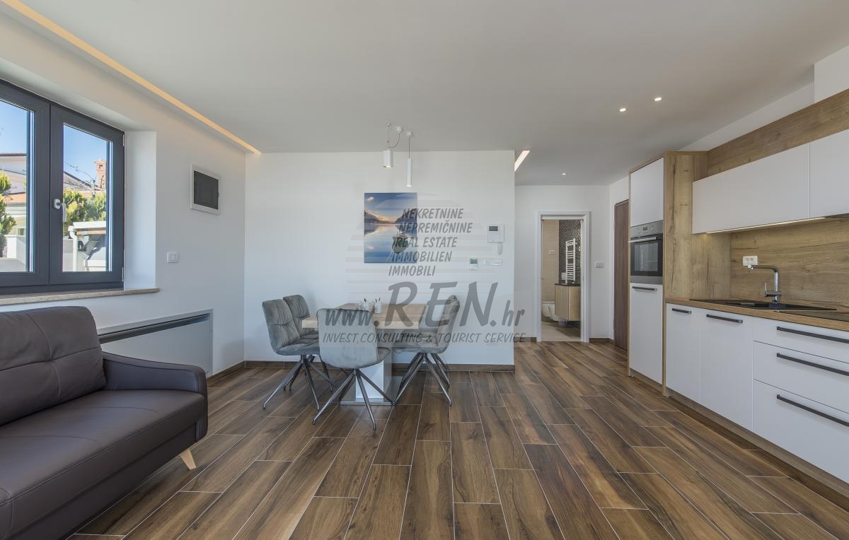 Luxury apartment in the vicinity of Umag, first row to the sea 10