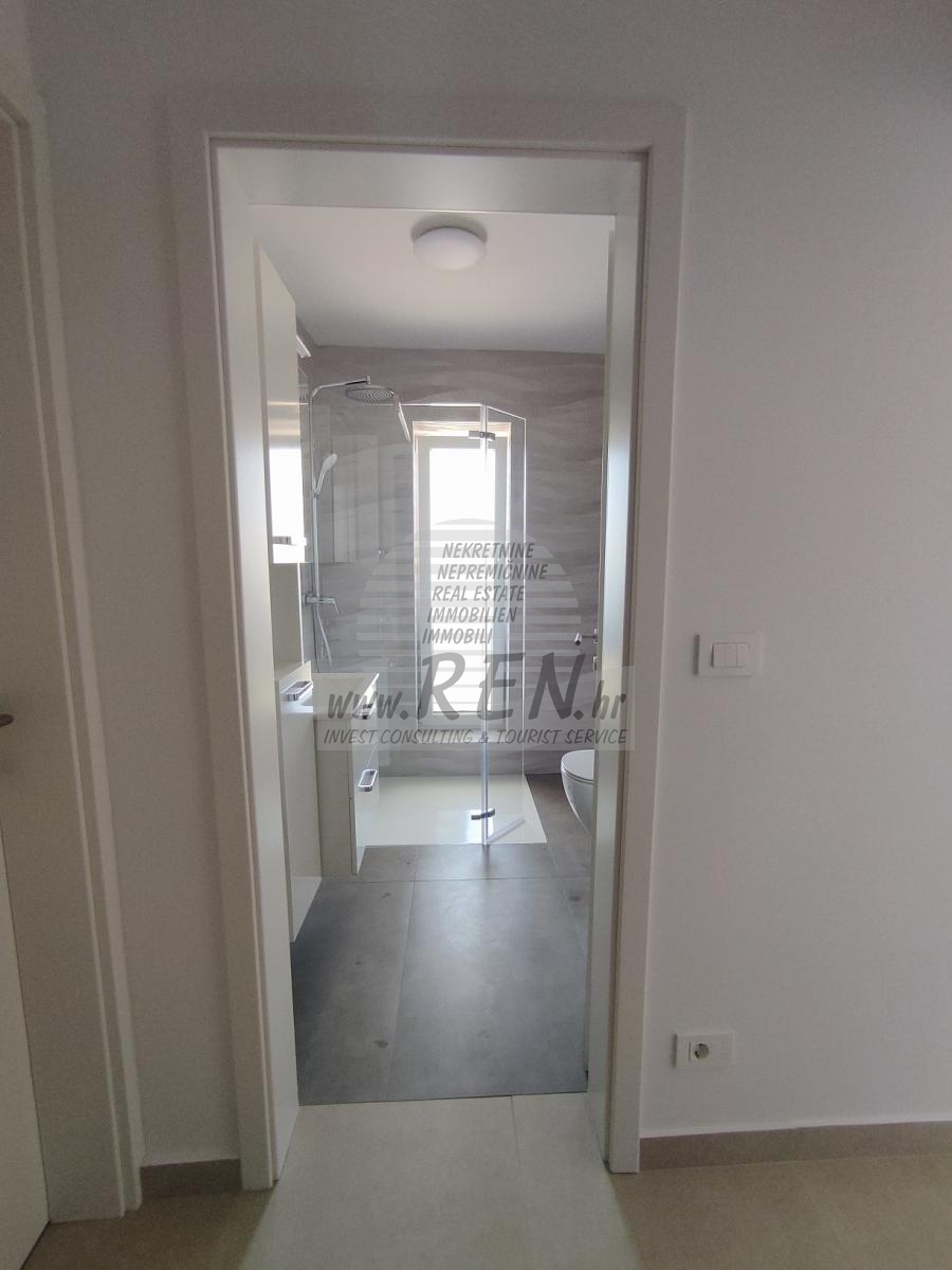 Moderne Wohnung mit großer Terrasse und Meerblick 10