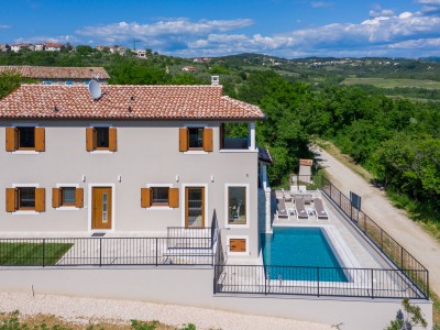 House with swimming pool near Buje 7
