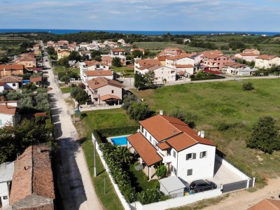 House with swimming pool in Novigrad 29