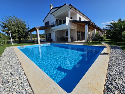House with swimming pool in Novigrad
