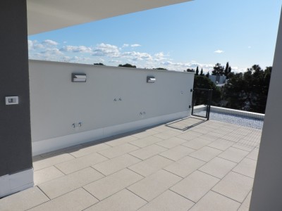 Apartment in Umag with roof terrace - top location 150 m form the sea! 3