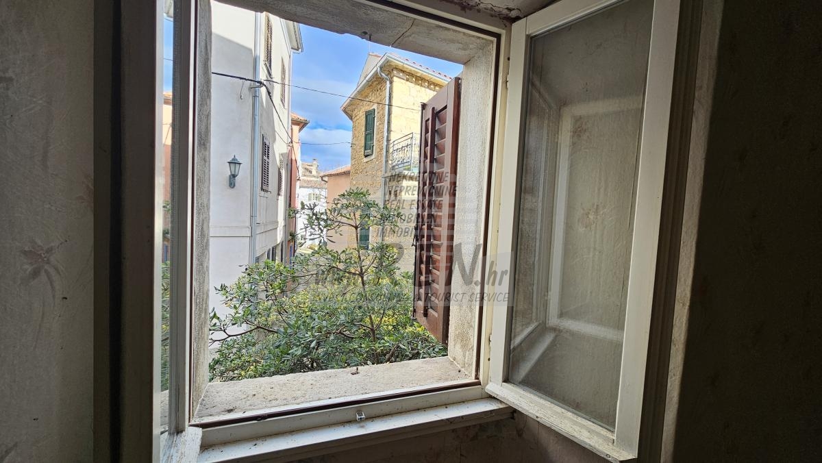 Steinhaus zur Renovierung im Herzen von Grožnjan 3
