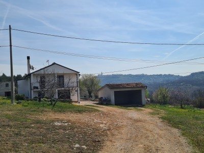 House with a large garden near Buje 2